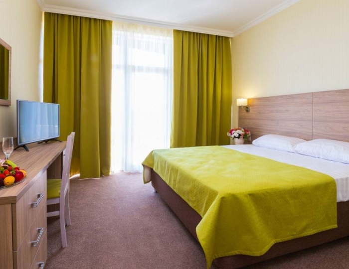 Семейный с двухспальной кроватью (с завтраком) - Отель «Золотой якорь» Гудаута