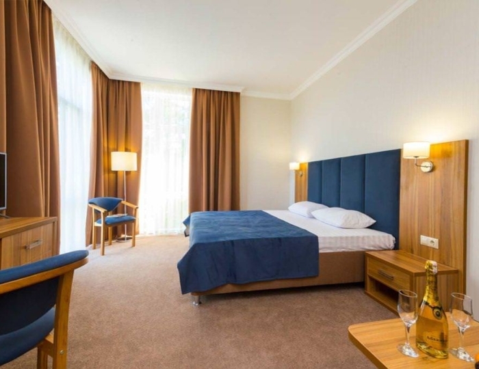 Люкс семейный (с завтраком) - Отель «Золотой якорь» Гудаута