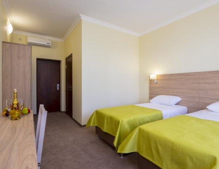 Семейный с 2 односпальными кроватями (с завтраком) - Отель «Золотой якорь» Гудаута